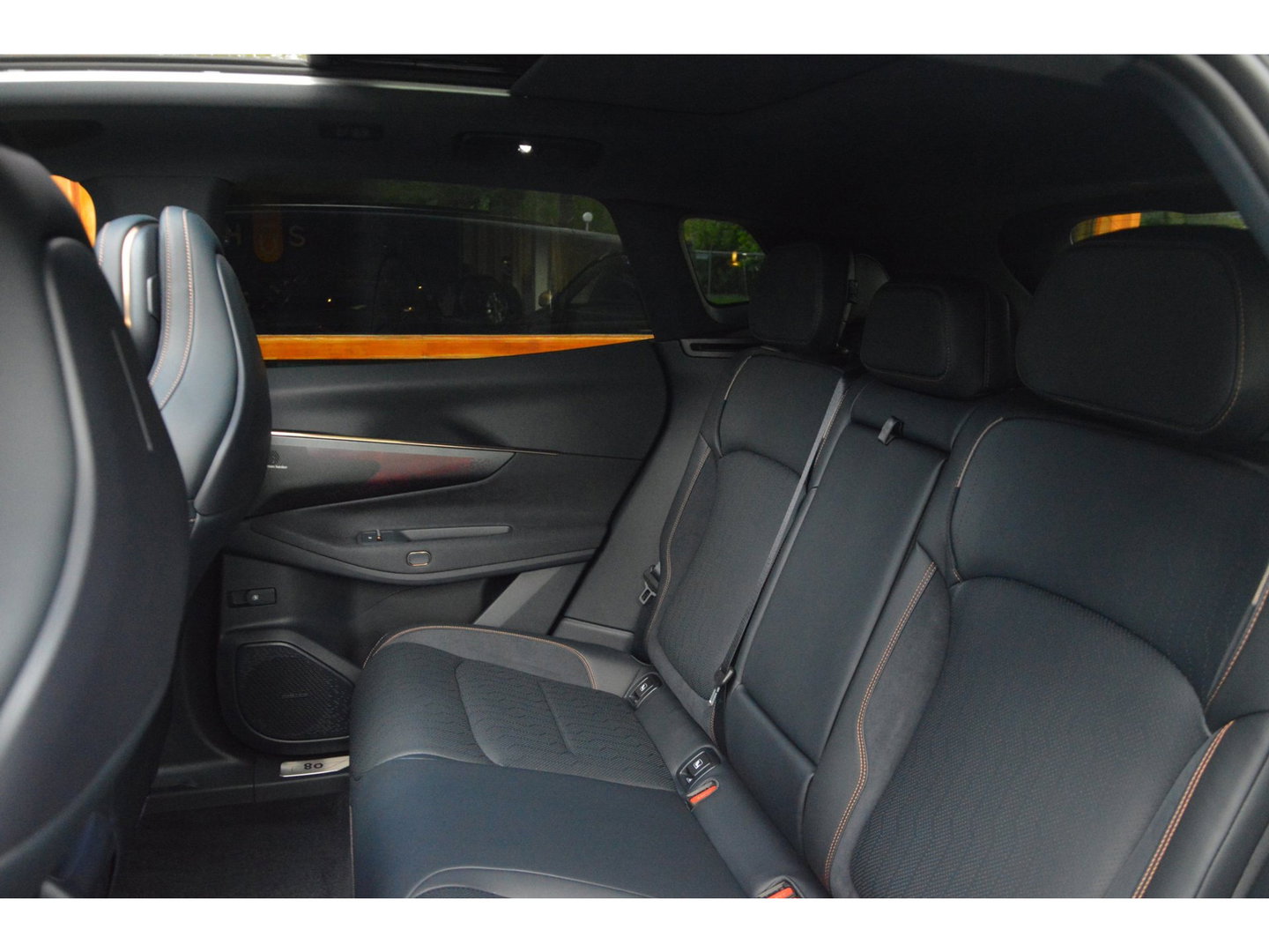 Lynk & Co 08 More | 200km elektrisch rijbereik | Massage | Panoramadak | 360° Camera | Apple CarPlay |
