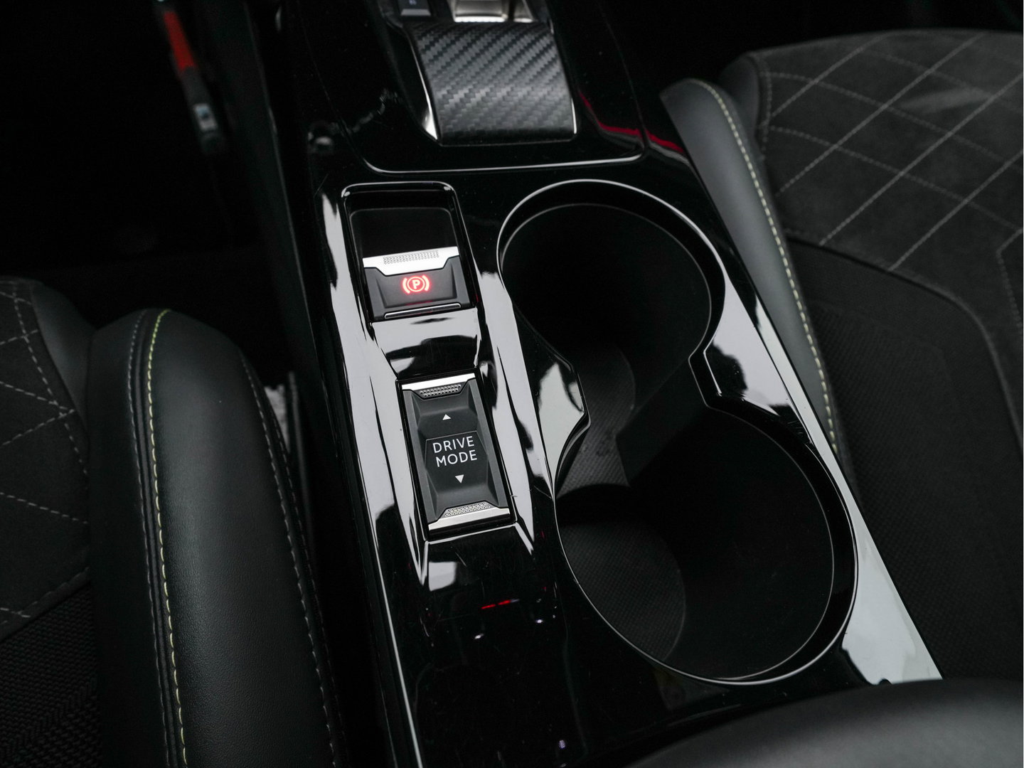 Peugeot e-208 EV GT Pack 50 kWh [ 3-Fase-11kW ] {SOH-88%] (INCL-BTW) *HEATPUMP | FULL-LED | DIGI-COCKPIT | BLINDSPOT | CAMERA | LEATHER-ALCANTARA | AMBIENTLIGHT | NAVI-FULLMAP | LANE-ASSIST | KEYLESS | DAB | CCS-FASTLOADER | HEATED-SPORTSEATS | PRIV