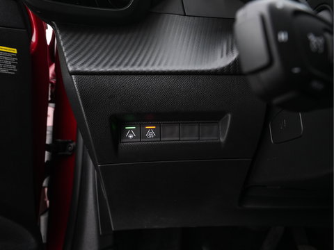 Peugeot e-208 EV GT Pack 50 kWh [ 3-Fase-11kW ] {SOH-88%] (INCL-BTW) *HEATPUMP | FULL-LED | DIGI-COCKPIT | BLINDSPOT | CAMERA | LEATHER-ALCANTARA | AMBIENTLIGHT | NAVI-FULLMAP | LANE-ASSIST | KEYLESS | DAB | CCS-FASTLOADER | HEATED-SPORTSEATS | PRIV