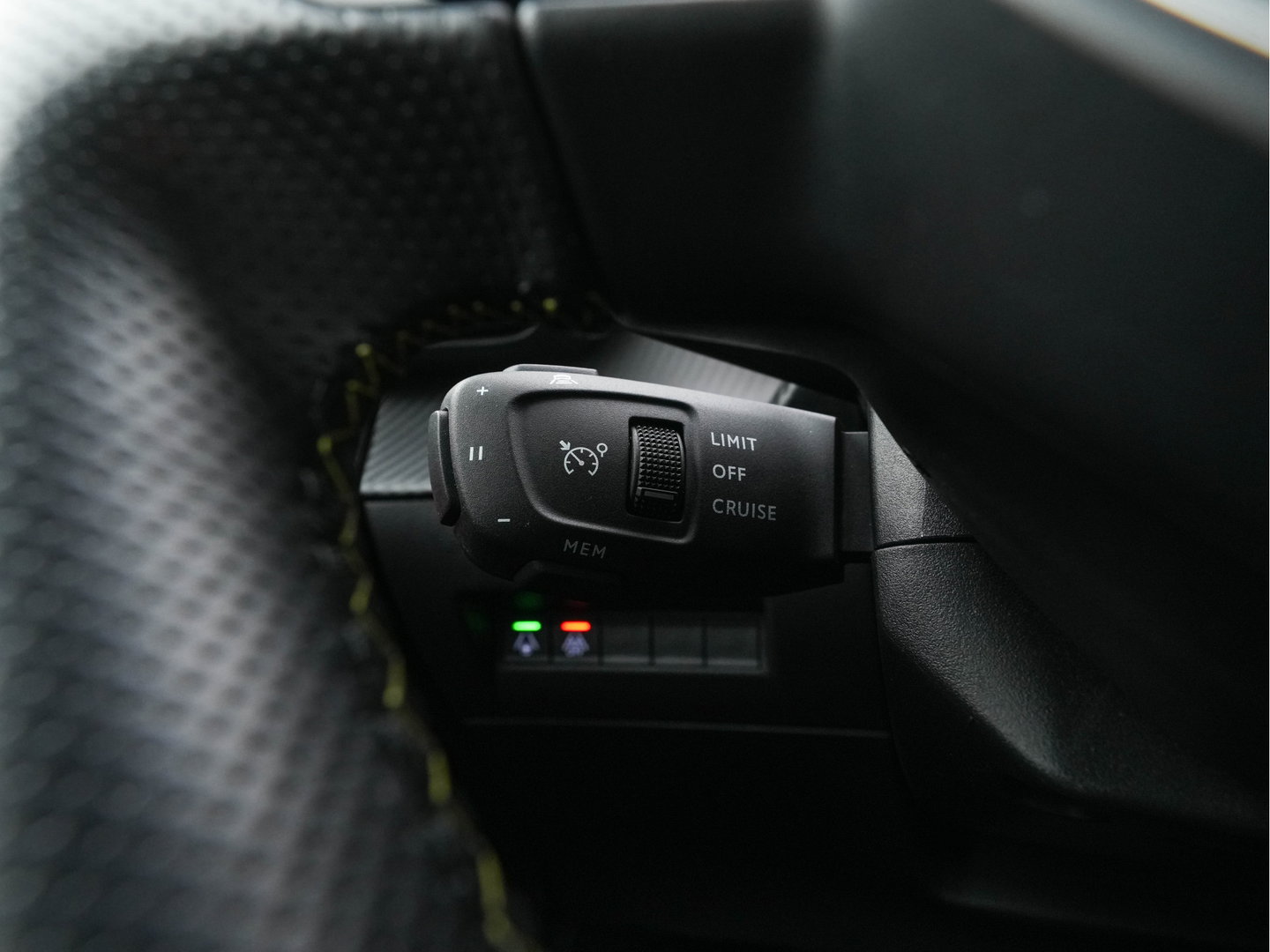 Peugeot e-208 EV GT Pack 50 kWh [ 3-Fase-11kW ] {SOH-88%] (INCL-BTW) *HEATPUMP | FULL-LED | DIGI-COCKPIT | BLINDSPOT | CAMERA | LEATHER-ALCANTARA | AMBIENTLIGHT | NAVI-FULLMAP | LANE-ASSIST | KEYLESS | DAB | CCS-FASTLOADER | HEATED-SPORTSEATS | PRIV