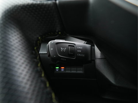 Peugeot e-208 EV GT Pack 50 kWh [ 3-Fase-11kW ] {SOH-88%] (INCL-BTW) *HEATPUMP | FULL-LED | DIGI-COCKPIT | BLINDSPOT | CAMERA | LEATHER-ALCANTARA | AMBIENTLIGHT | NAVI-FULLMAP | LANE-ASSIST | KEYLESS | DAB | CCS-FASTLOADER | HEATED-SPORTSEATS | PRIV