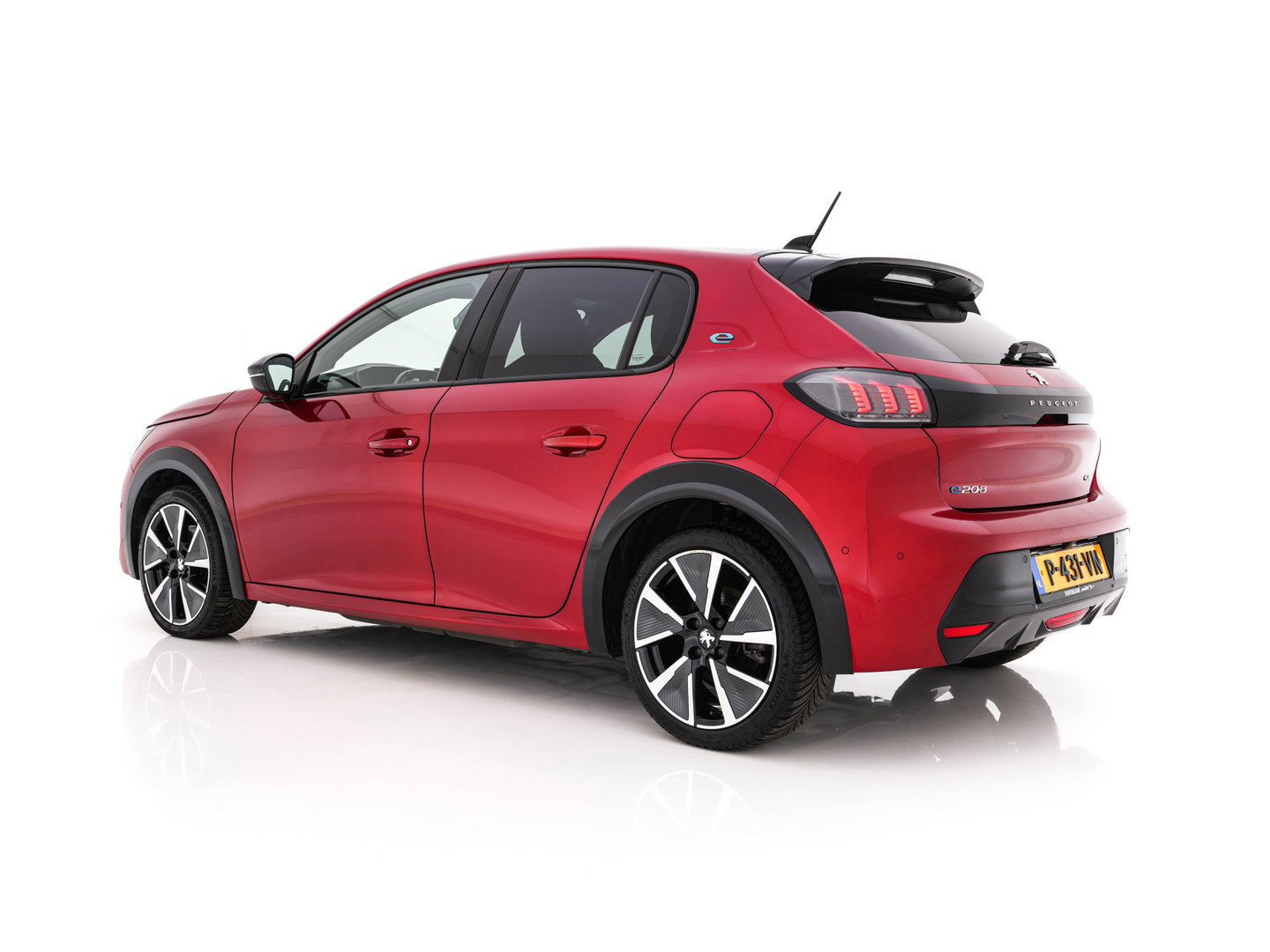 Peugeot e-208 EV GT Pack 50 kWh [ 3-Fase-11kW ] {SOH-88%] (INCL-BTW) *HEATPUMP | FULL-LED | DIGI-COCKPIT | BLINDSPOT | CAMERA | LEATHER-ALCANTARA | AMBIENTLIGHT | NAVI-FULLMAP | LANE-ASSIST | KEYLESS | DAB | CCS-FASTLOADER | HEATED-SPORTSEATS | PRIV