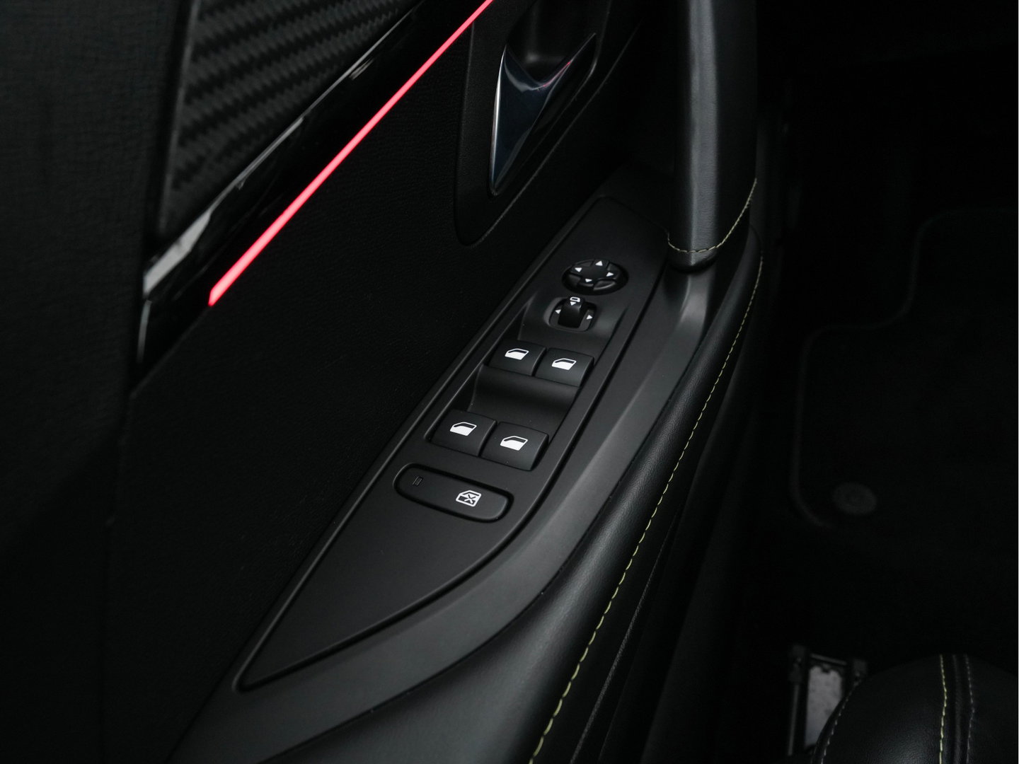 Peugeot e-208 EV GT Pack 50 kWh [ 3-Fase-11kW ] {SOH-88%] (INCL-BTW) *HEATPUMP | FULL-LED | DIGI-COCKPIT | BLINDSPOT | CAMERA | LEATHER-ALCANTARA | AMBIENTLIGHT | NAVI-FULLMAP | LANE-ASSIST | KEYLESS | DAB | CCS-FASTLOADER | HEATED-SPORTSEATS | PRIV
