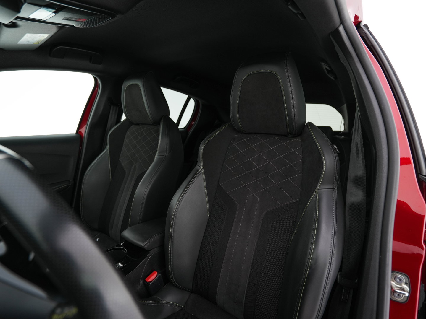 Peugeot e-208 EV GT Pack 50 kWh [ 3-Fase-11kW ] {SOH-88%] (INCL-BTW) *HEATPUMP | FULL-LED | DIGI-COCKPIT | BLINDSPOT | CAMERA | LEATHER-ALCANTARA | AMBIENTLIGHT | NAVI-FULLMAP | LANE-ASSIST | KEYLESS | DAB | CCS-FASTLOADER | HEATED-SPORTSEATS | PRIV