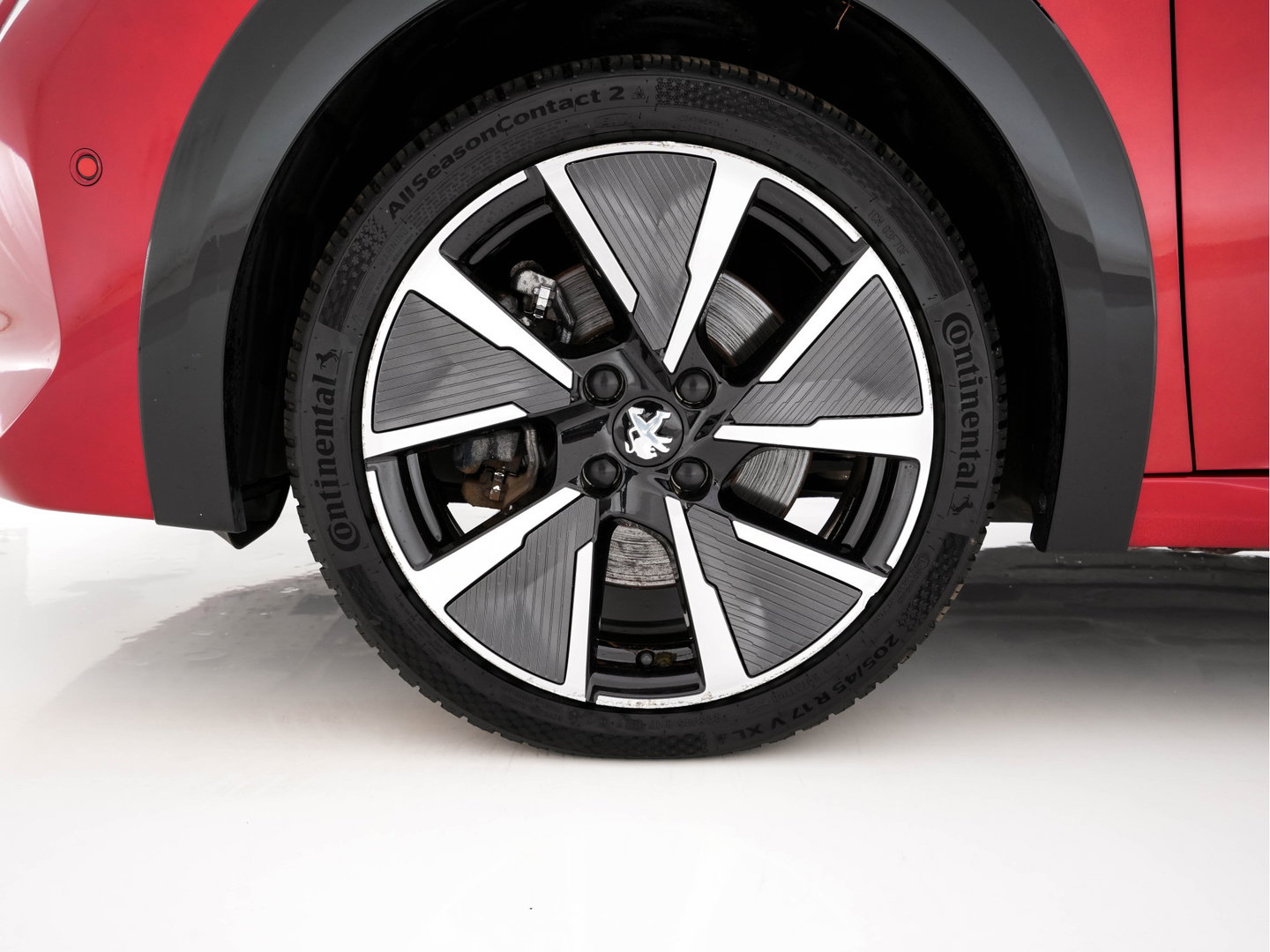 Peugeot e-208 EV GT Pack 50 kWh [ 3-Fase-11kW ] {SOH-88%] (INCL-BTW) *HEATPUMP | FULL-LED | DIGI-COCKPIT | BLINDSPOT | CAMERA | LEATHER-ALCANTARA | AMBIENTLIGHT | NAVI-FULLMAP | LANE-ASSIST | KEYLESS | DAB | CCS-FASTLOADER | HEATED-SPORTSEATS | PRIV