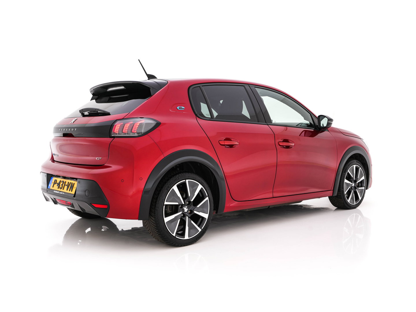 Peugeot e-208 EV GT Pack 50 kWh [ 3-Fase-11kW ] {SOH-88%] (INCL-BTW) *HEATPUMP | FULL-LED | DIGI-COCKPIT | BLINDSPOT | CAMERA | LEATHER-ALCANTARA | AMBIENTLIGHT | NAVI-FULLMAP | LANE-ASSIST | KEYLESS | DAB | CCS-FASTLOADER | HEATED-SPORTSEATS | PRIV