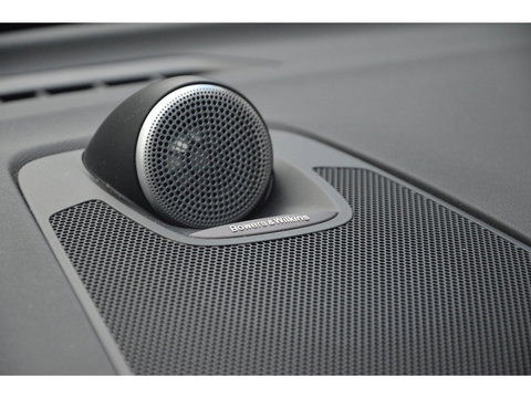 Volvo XC60 T5 R-Design | Bowers & Wilkins | Panoramadak | Trekhaak | Stoel + Stuur Verwarmd | Camera | Dealer Onderhouden |