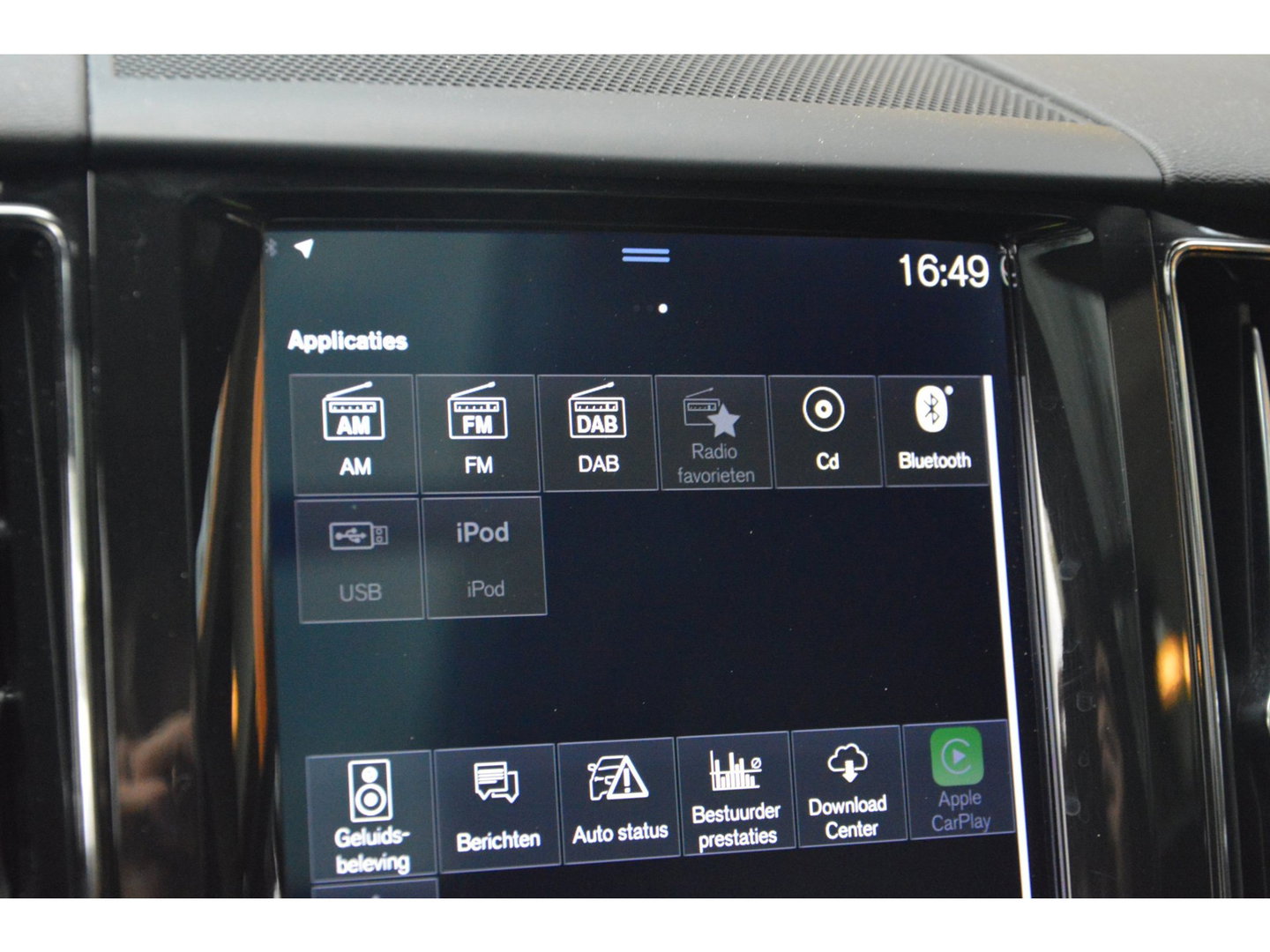 Volvo XC60 T5 R-Design | Bowers & Wilkins | Panoramadak | Trekhaak | Stoel + Stuur Verwarmd | Camera | Dealer Onderhouden |