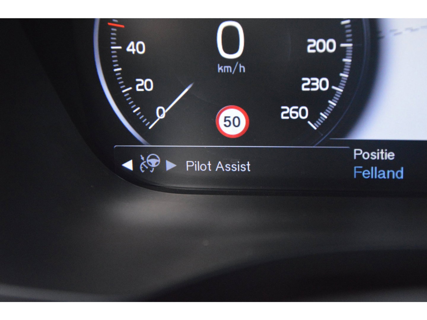 Volvo XC60 T5 R-Design | Bowers & Wilkins | Panoramadak | Trekhaak | Stoel + Stuur Verwarmd | Camera | Dealer Onderhouden |