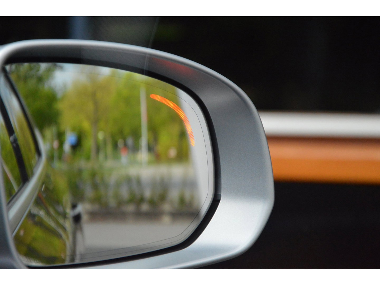 Volvo XC60 T5 R-Design | Bowers & Wilkins | Panoramadak | Trekhaak | Stoel + Stuur Verwarmd | Camera | Dealer Onderhouden |
