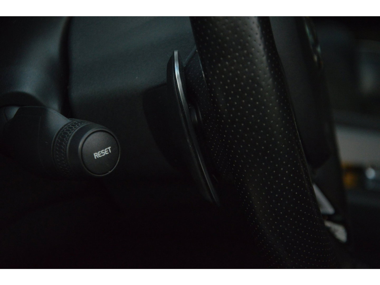 Volvo XC60 T5 R-Design | Bowers & Wilkins | Panoramadak | Trekhaak | Stoel + Stuur Verwarmd | Camera | Dealer Onderhouden |