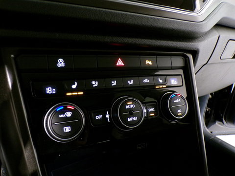 Volkswagen T-Roc 1.0 TSI R-Line Sport Apple-Carplay Full-LED Stoelverwarming Leer Parkeersensoren Adaptive-cruise Android-Auto