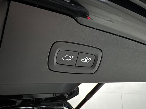 Volvo V60 2.0 T8 Plug-in hybrid AWD Polestar Engineered B&W