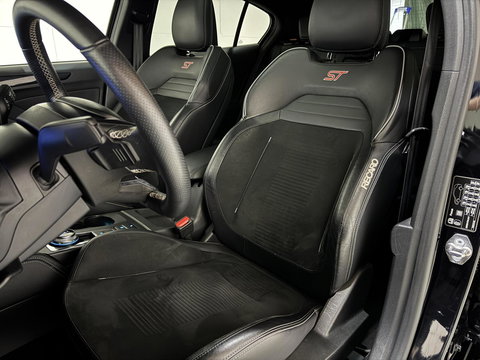 Ford Focus 2.3 EcoBoost ST-3 Pano Camera Recaro Navi Stoelv