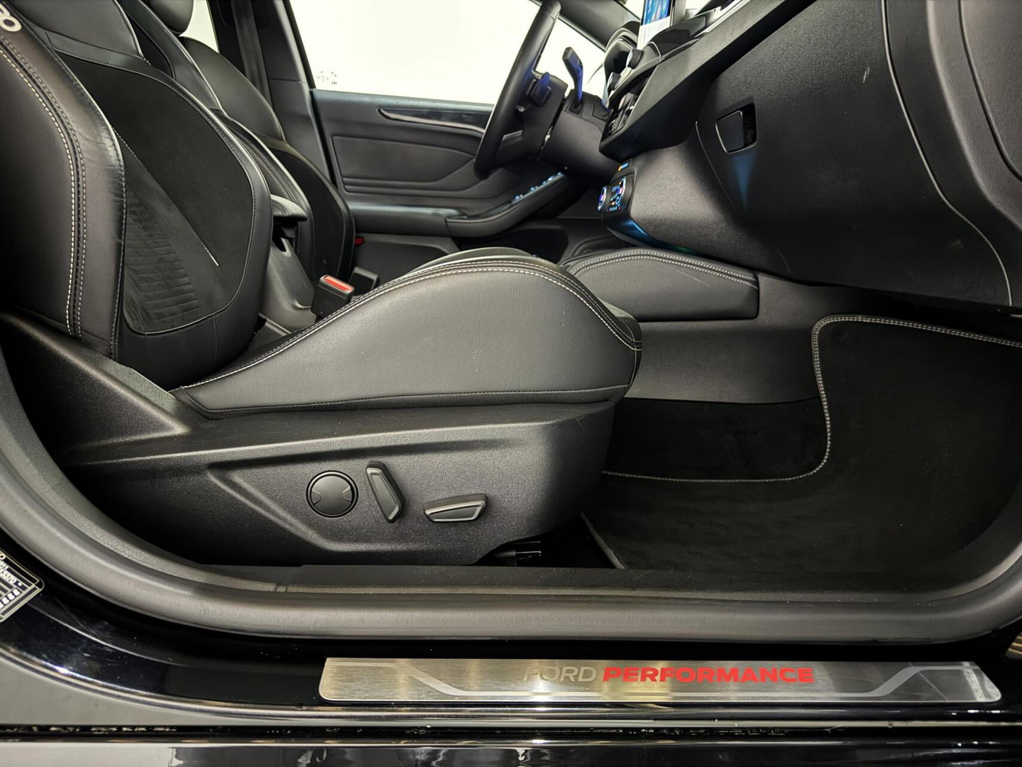 Ford Focus 2.3 EcoBoost ST-3 Pano Camera Recaro Navi Stoelv