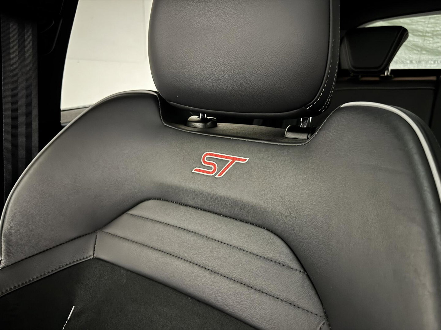 Ford Focus 2.3 EcoBoost ST-3 Pano Camera Recaro Navi Stoelv