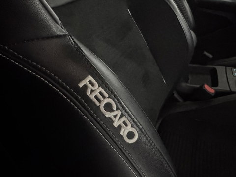 Ford Focus 2.3 EcoBoost ST-3 Pano Camera Recaro Navi Stoelv