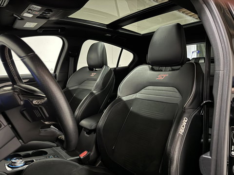 Ford Focus 2.3 EcoBoost ST-3 Pano Camera Recaro Navi Stoelv