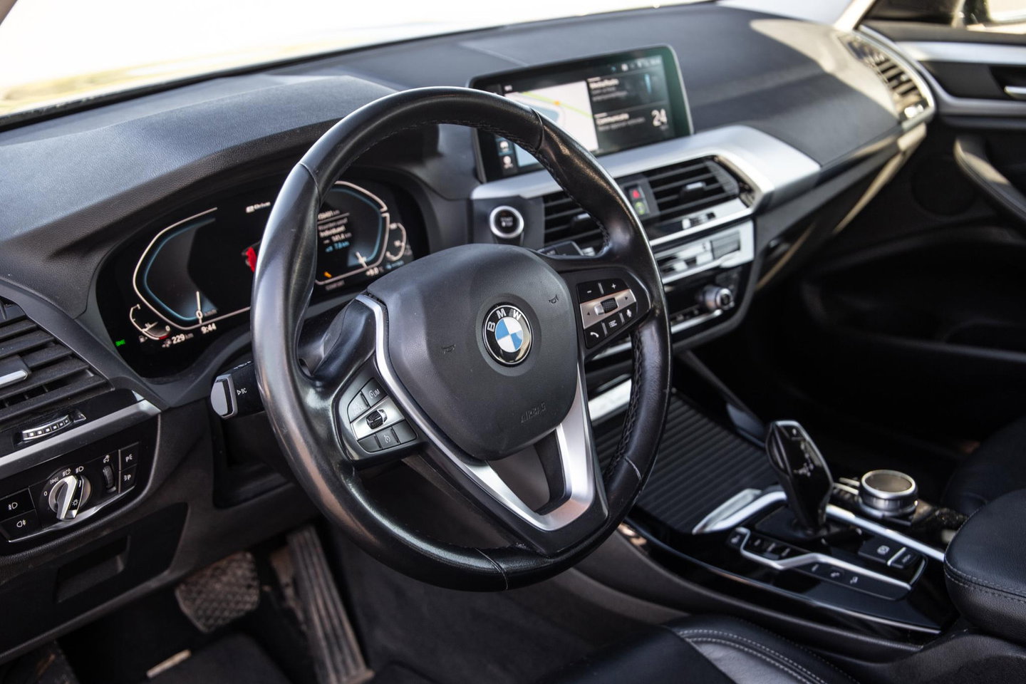 BMW X3 xDrive30e Executive BLACK LINE / PANORAMA DAK / CARPLAY / LEER / STOELVERWARMING / CAMERA
