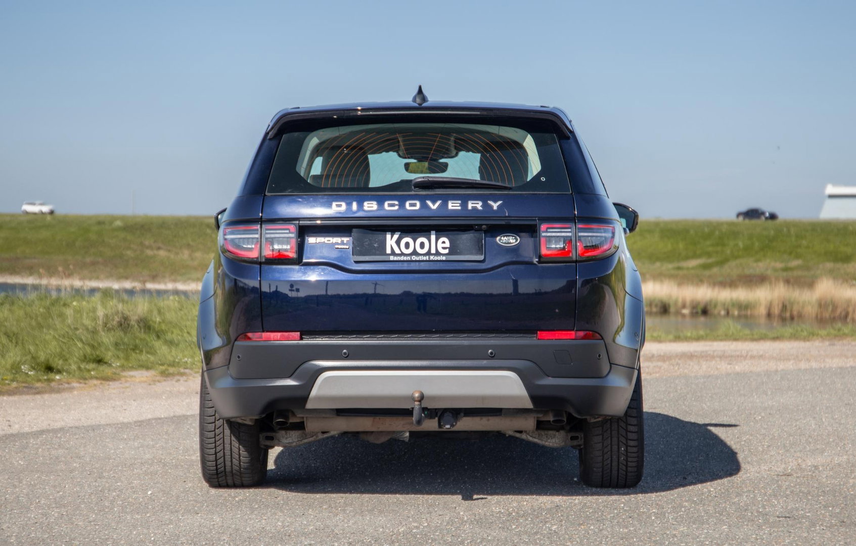 Land Rover Discovery Sport P300e 1.5 SE CARPLAY / TREKHAAK / CREME LEDER / DEALER ONDERHOUDEN / 360 CAMERA