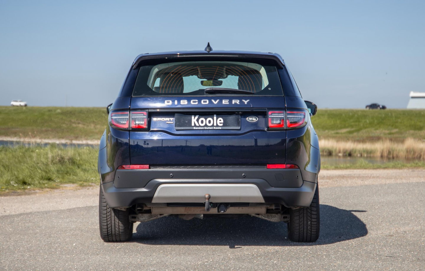 Land Rover Discovery Sport P300e 1.5 SE CARPLAY / TREKHAAK / CREME LEDER / DEALER ONDERHOUDEN / 360 CAMERA