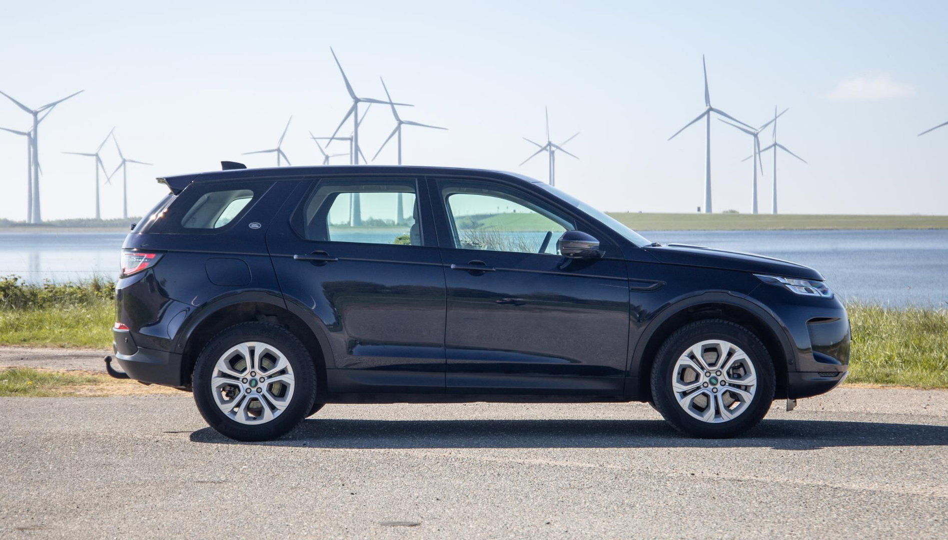 Land Rover Discovery Sport P300e 1.5 SE CARPLAY / TREKHAAK / CREME LEDER / DEALER ONDERHOUDEN / 360 CAMERA