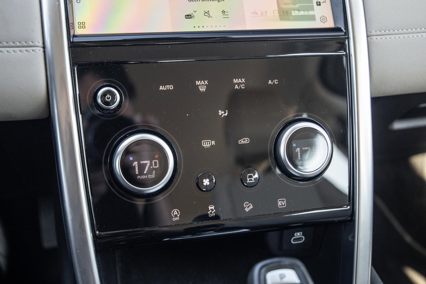 Land Rover Discovery Sport P300e 1.5 SE CARPLAY / TREKHAAK / CREME LEDER / DEALER ONDERHOUDEN / 360 CAMERA