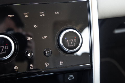 Land Rover Discovery Sport P300e 1.5 SE CARPLAY / TREKHAAK / CREME LEDER / DEALER ONDERHOUDEN / 360 CAMERA