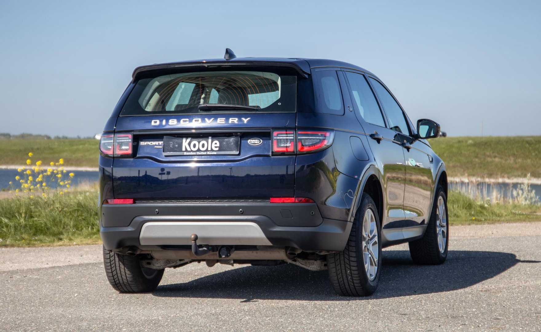 Land Rover Discovery Sport P300e 1.5 SE CARPLAY / TREKHAAK / CREME LEDER / DEALER ONDERHOUDEN / 360 CAMERA