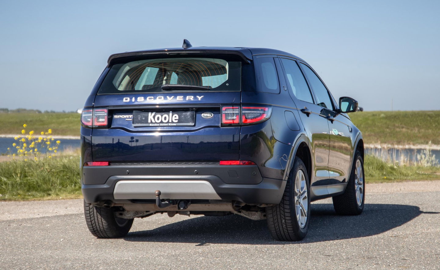 Land Rover Discovery Sport P300e 1.5 SE CARPLAY / TREKHAAK / CREME LEDER / DEALER ONDERHOUDEN / 360 CAMERA