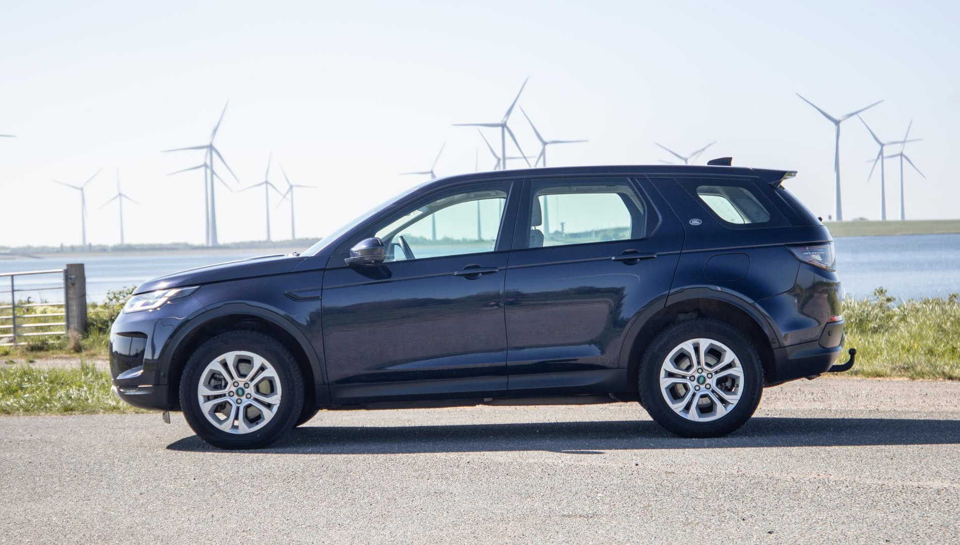 Land Rover Discovery Sport P300e 1.5 SE CARPLAY / TREKHAAK / CREME LEDER / DEALER ONDERHOUDEN / 360 CAMERA