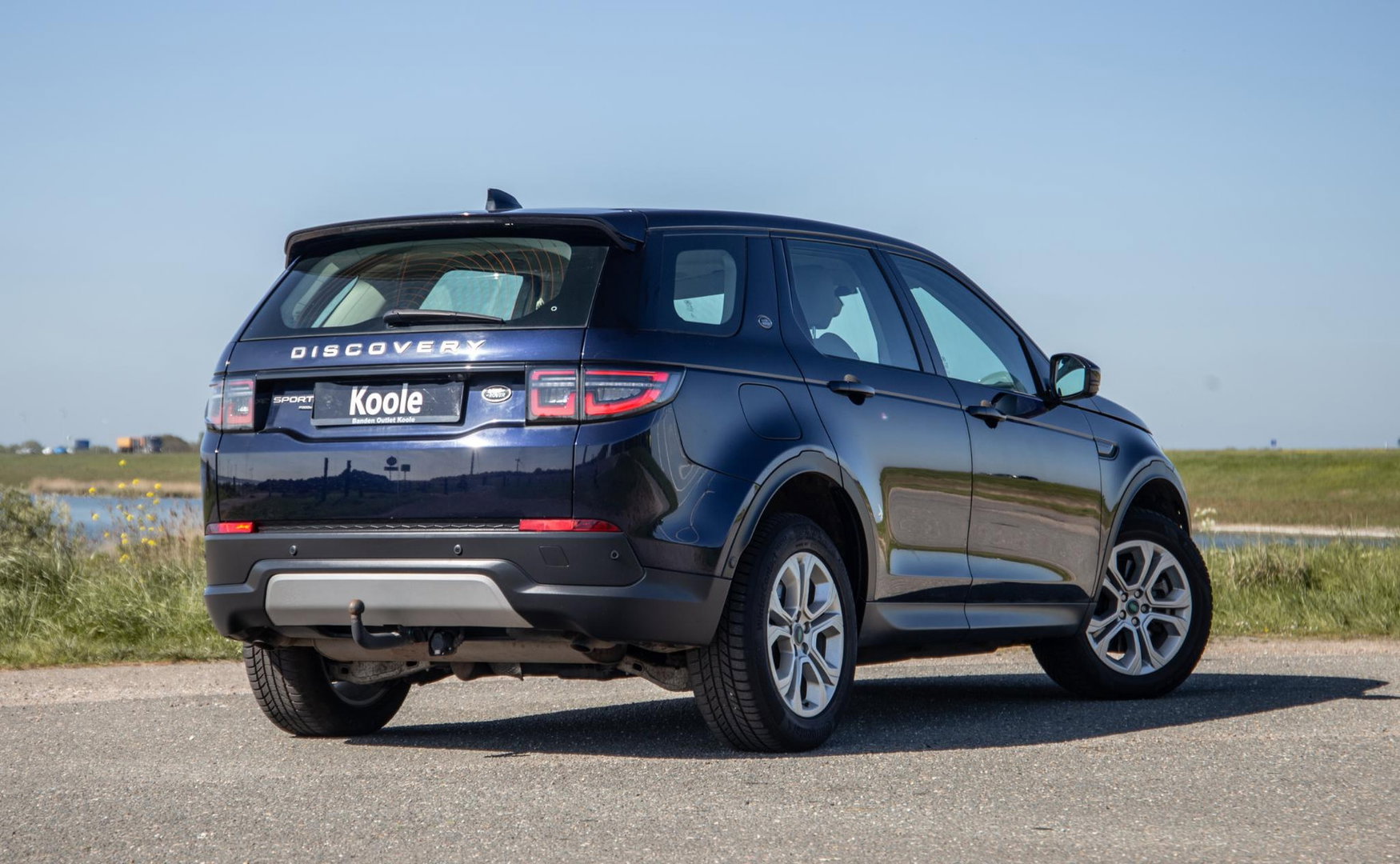 Land Rover Discovery Sport P300e 1.5 SE CARPLAY / TREKHAAK / CREME LEDER / DEALER ONDERHOUDEN / 360 CAMERA