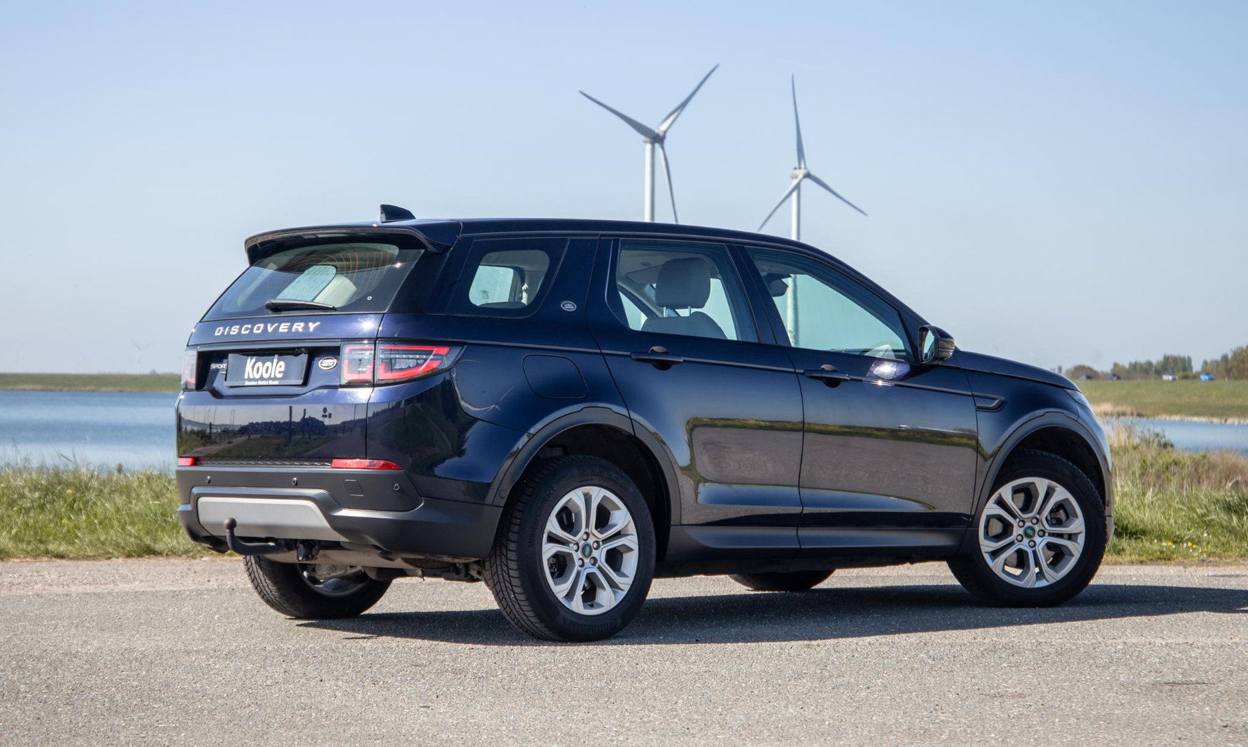 Land Rover Discovery Sport P300e 1.5 SE CARPLAY / TREKHAAK / CREME LEDER / DEALER ONDERHOUDEN / 360 CAMERA