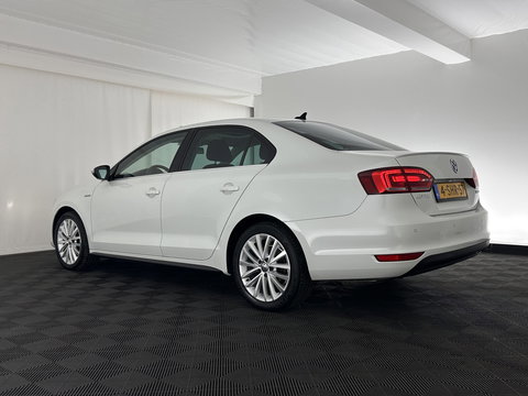 Volkswagen Jetta 1.4 TSI Hybrid Highline Aut. *PANO | XENON | NAVI-FULLMAP | HEATED-COMFORTSEATS | PRIVACY-GLASS | SHIFTPADDLES |  ECC | PDC | CRUISE | 17''ALU*