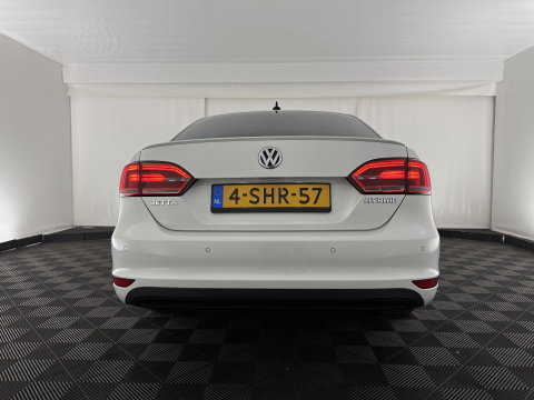 Volkswagen Jetta 1.4 TSI Hybrid Highline Aut. *PANO | XENON | NAVI-FULLMAP | HEATED-COMFORTSEATS | PRIVACY-GLASS | SHIFTPADDLES |  ECC | PDC | CRUISE | 17''ALU*