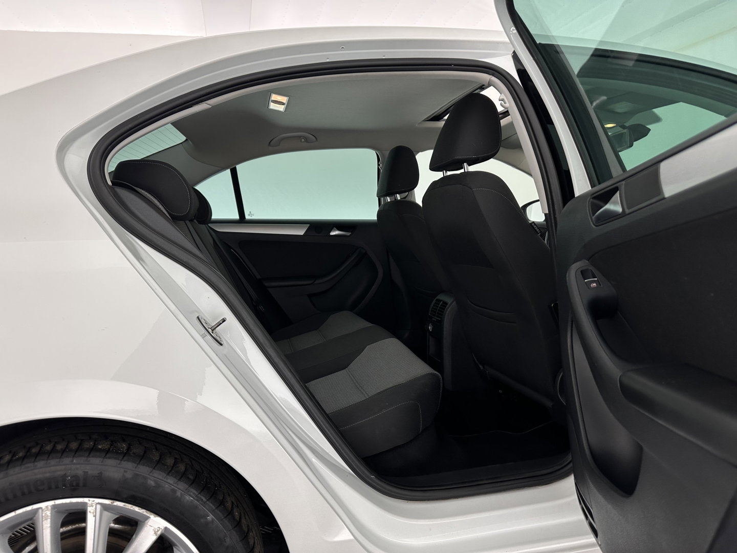 Volkswagen Jetta 1.4 TSI Hybrid Highline Aut. *PANO | XENON | NAVI-FULLMAP | HEATED-COMFORTSEATS | PRIVACY-GLASS | SHIFTPADDLES |  ECC | PDC | CRUISE | 17''ALU*