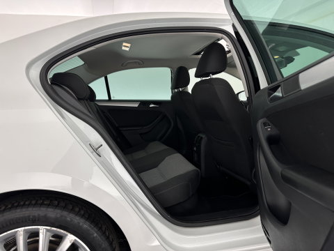 Volkswagen Jetta 1.4 TSI Hybrid Highline Aut. *PANO | XENON | NAVI-FULLMAP | HEATED-COMFORTSEATS | PRIVACY-GLASS | SHIFTPADDLES |  ECC | PDC | CRUISE | 17''ALU*