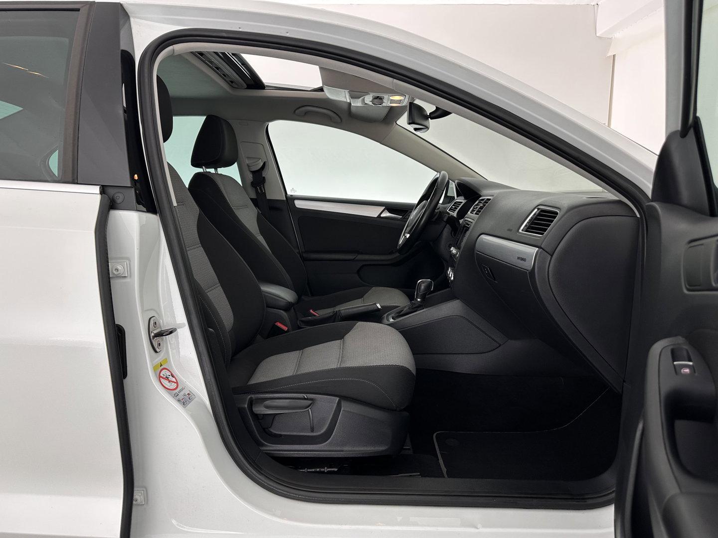 Volkswagen Jetta 1.4 TSI Hybrid Highline Aut. *PANO | XENON | NAVI-FULLMAP | HEATED-COMFORTSEATS | PRIVACY-GLASS | SHIFTPADDLES |  ECC | PDC | CRUISE | 17''ALU*