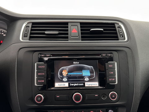 Volkswagen Jetta 1.4 TSI Hybrid Highline Aut. *PANO | XENON | NAVI-FULLMAP | HEATED-COMFORTSEATS | PRIVACY-GLASS | SHIFTPADDLES |  ECC | PDC | CRUISE | 17''ALU*