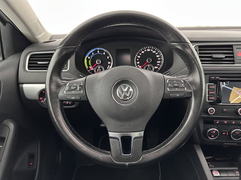 Volkswagen Jetta 1.4 TSI Hybrid Highline Aut. *PANO | XENON | NAVI-FULLMAP | HEATED-COMFORTSEATS | PRIVACY-GLASS | SHIFTPADDLES |  ECC | PDC | CRUISE | 17''ALU*