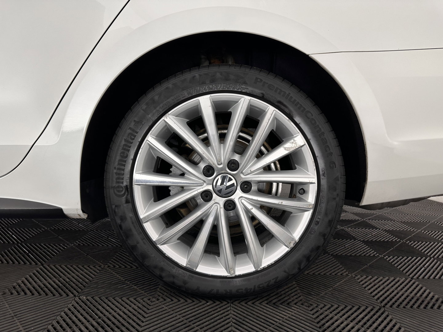 Volkswagen Jetta 1.4 TSI Hybrid Highline Aut. *PANO | XENON | NAVI-FULLMAP | HEATED-COMFORTSEATS | PRIVACY-GLASS | SHIFTPADDLES |  ECC | PDC | CRUISE | 17''ALU*