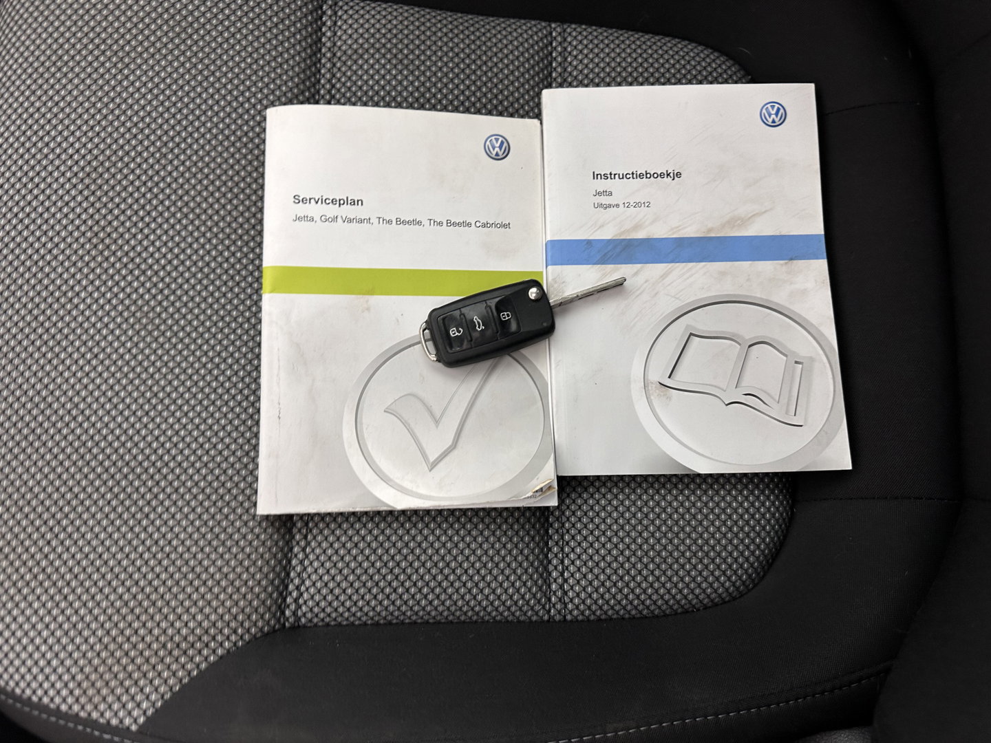 Volkswagen Jetta 1.4 TSI Hybrid Highline Aut. *PANO | XENON | NAVI-FULLMAP | HEATED-COMFORTSEATS | PRIVACY-GLASS | SHIFTPADDLES |  ECC | PDC | CRUISE | 17''ALU*