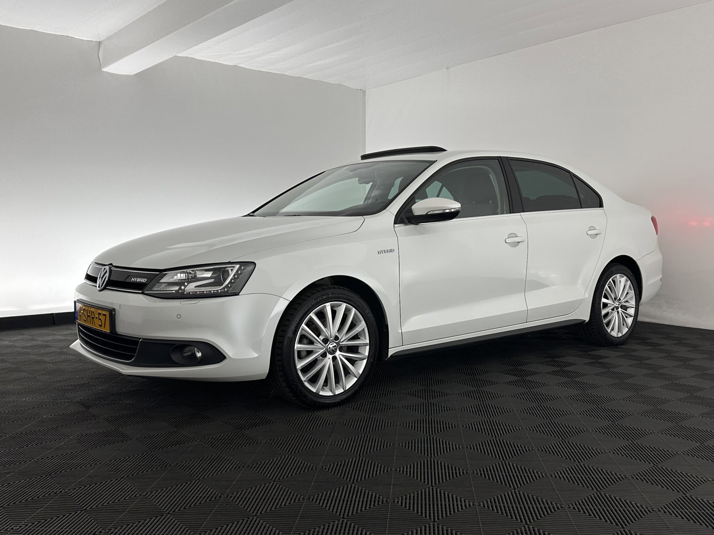 Volkswagen Jetta 1.4 TSI Hybrid Highline Aut. *PANO | XENON | NAVI-FULLMAP | HEATED-COMFORTSEATS | PRIVACY-GLASS | SHIFTPADDLES |  ECC | PDC | CRUISE | 17''ALU*