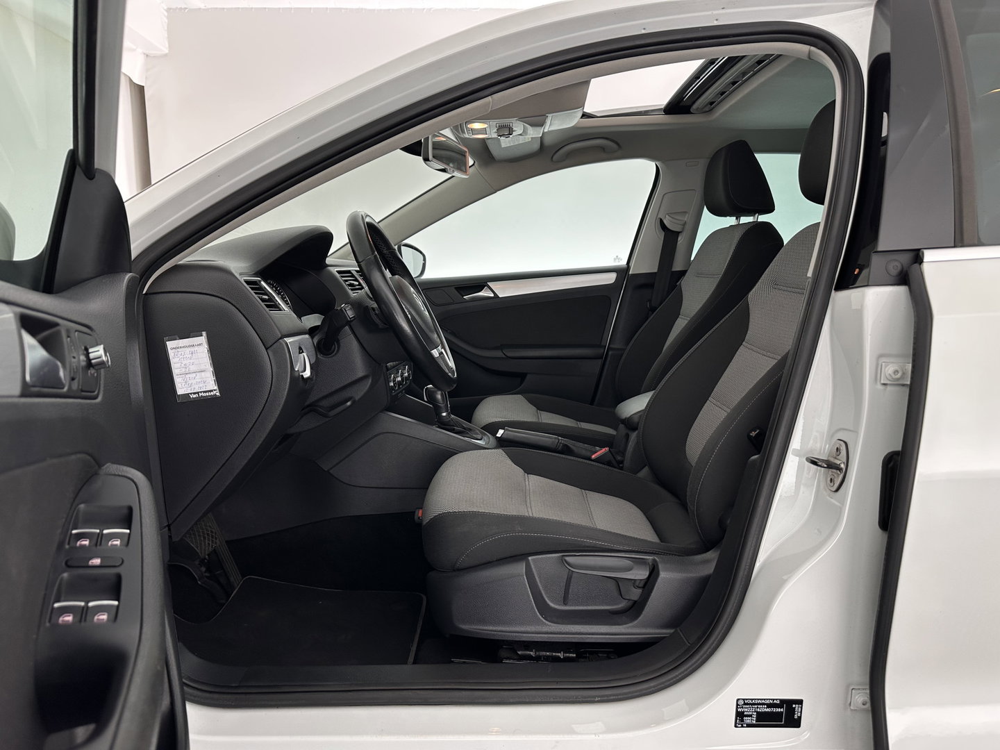 Volkswagen Jetta 1.4 TSI Hybrid Highline Aut. *PANO | XENON | NAVI-FULLMAP | HEATED-COMFORTSEATS | PRIVACY-GLASS | SHIFTPADDLES |  ECC | PDC | CRUISE | 17''ALU*
