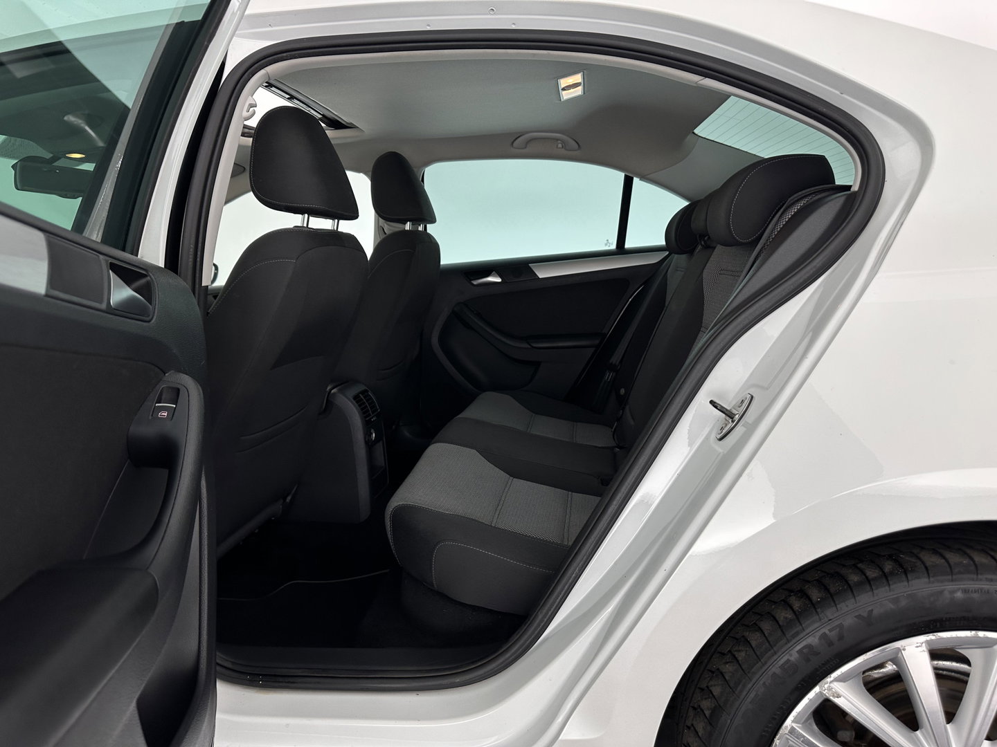 Volkswagen Jetta 1.4 TSI Hybrid Highline Aut. *PANO | XENON | NAVI-FULLMAP | HEATED-COMFORTSEATS | PRIVACY-GLASS | SHIFTPADDLES |  ECC | PDC | CRUISE | 17''ALU*