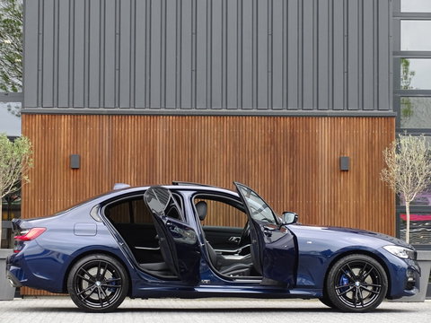 BMW 3-serie 330e High Executive / M-Sport / pano / Laser / 19"