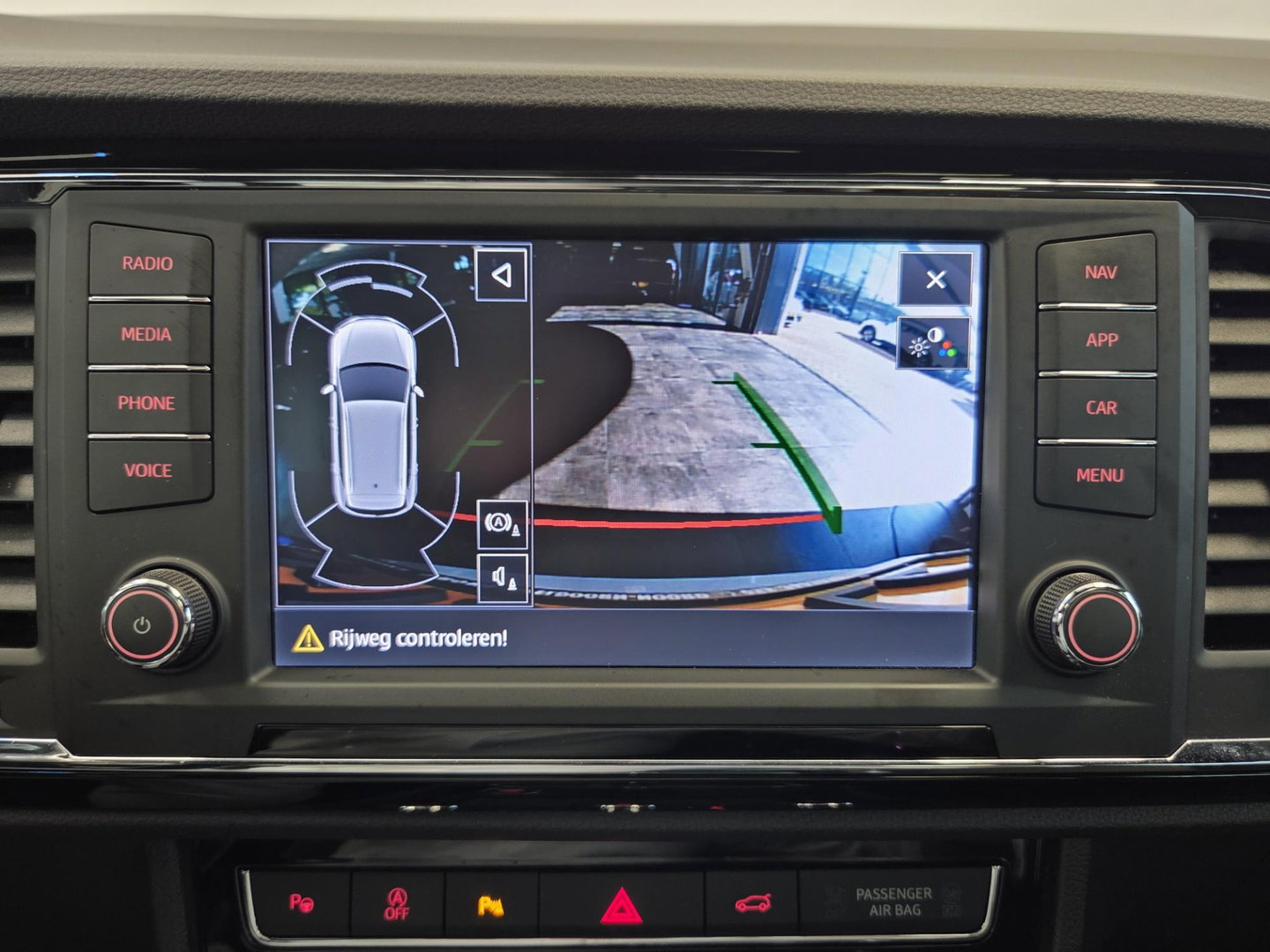 SEAT Ateca 1.5 TSI FR Business Intense Panoramadak Trekhaak Elektrisch Leder interieur