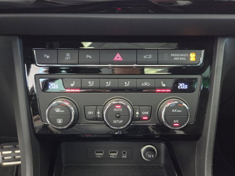 SEAT Ateca 1.5 TSI FR Business Intense Panoramadak Trekhaak Elektrisch Leder interieur