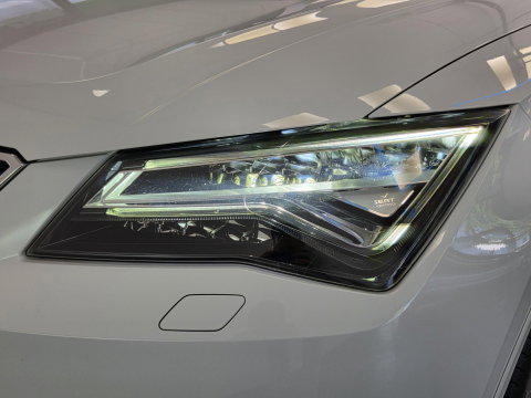 SEAT Ateca 1.5 TSI FR Business Intense Panoramadak Trekhaak Elektrisch Leder interieur