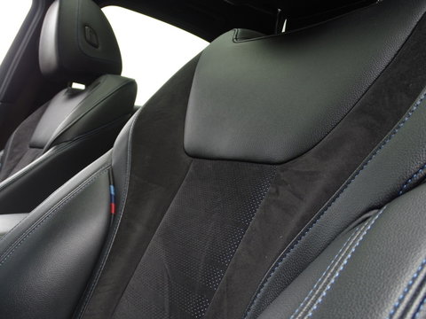 BMW 3-serie 330e High Executive / M-Sport / pano / Laser / 19"